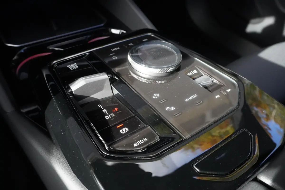 530e | SoH 100% | M Sportpakket Pro | Comfort Pack | Trekhaak met elektrisch wegklapbare kogel | Stoelventilatie voor beide voorstoelen | Harman Kardon HiFi Sound system | Driving Assistant 