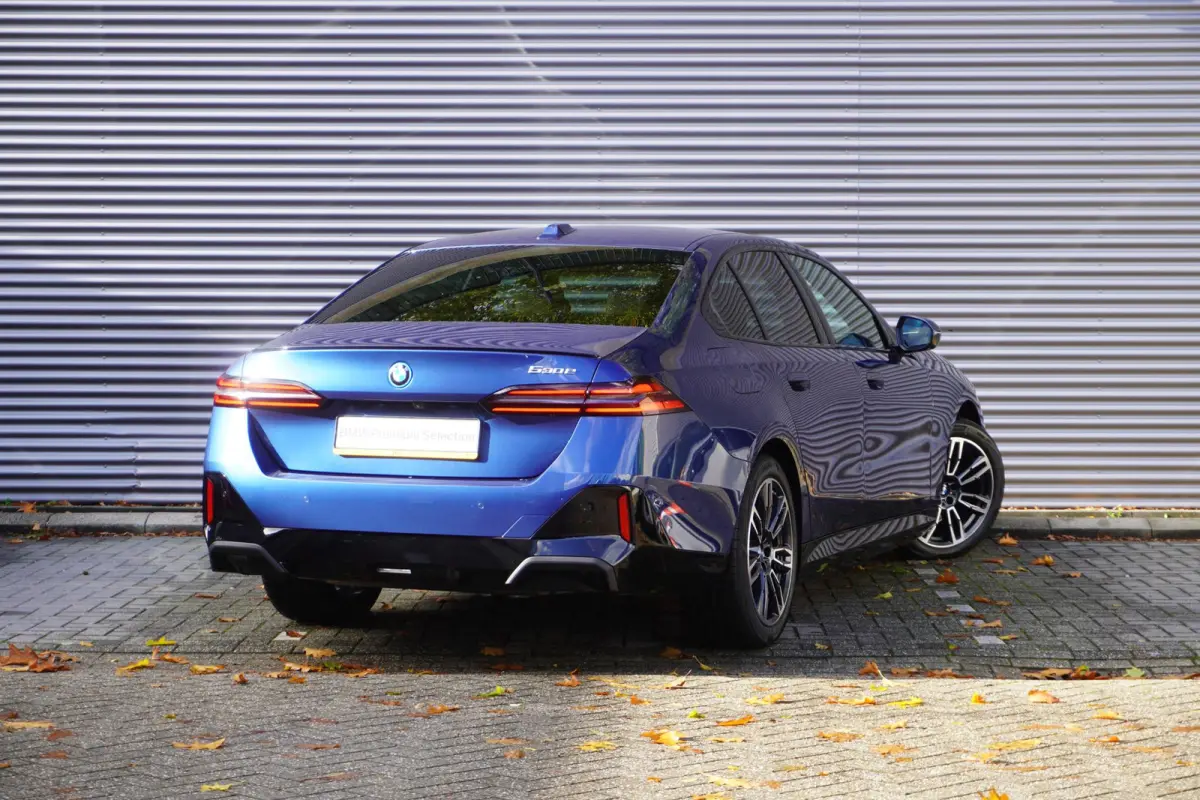 530e | SoH 100% | M Sportpakket Pro | Comfort Pack | Trekhaak met elektrisch wegklapbare kogel | Stoelventilatie voor beide voorstoelen | Harman Kardon HiFi Sound system | Driving Assistant 