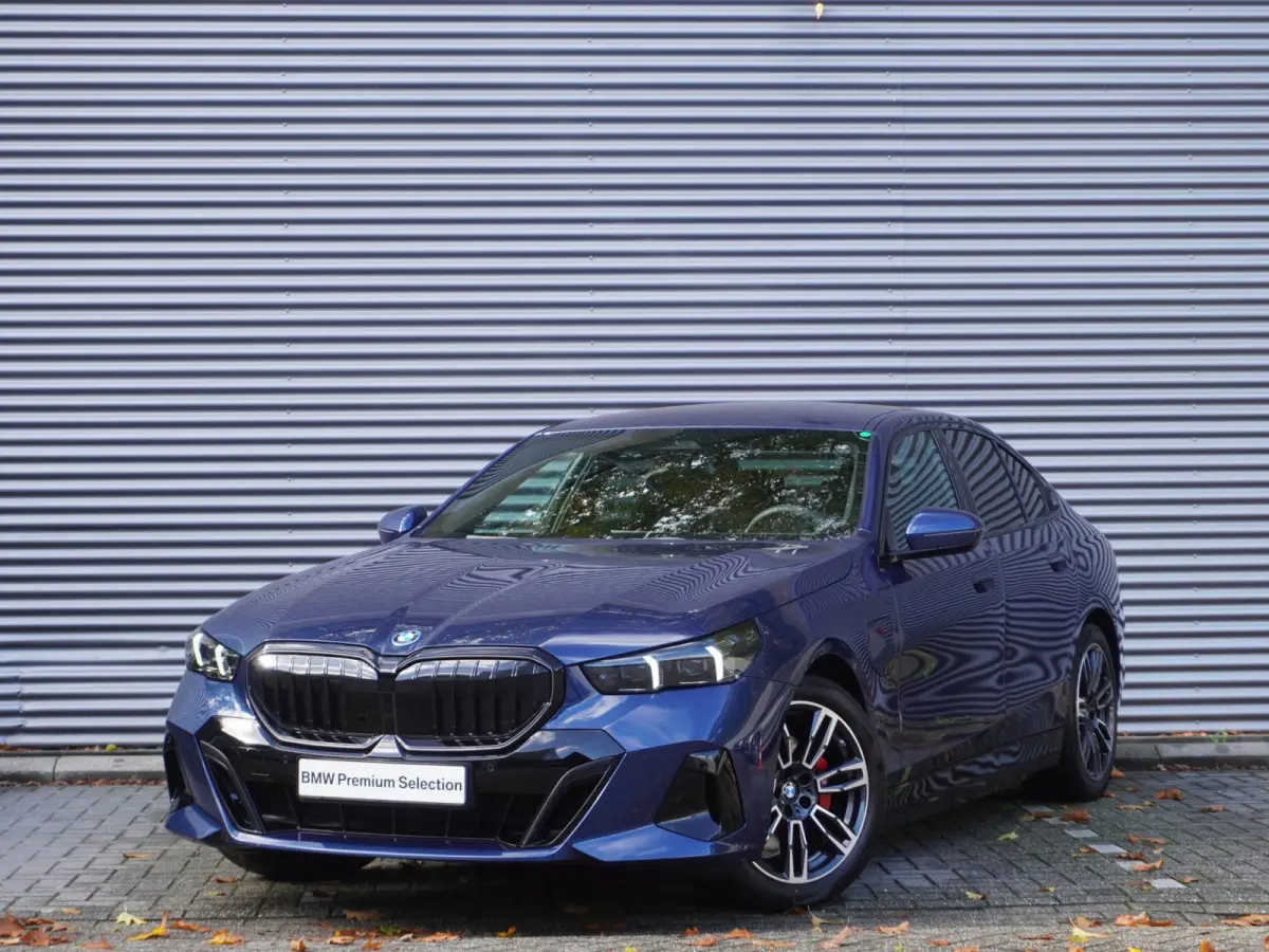 530e | SoH 100% | M Sportpakket Pro | Comfort Pack | Trekhaak met elektrisch wegklapbare kogel | Stoelventilatie voor beide voorstoelen | Harman Kardon HiFi Sound system | Driving Assistant 