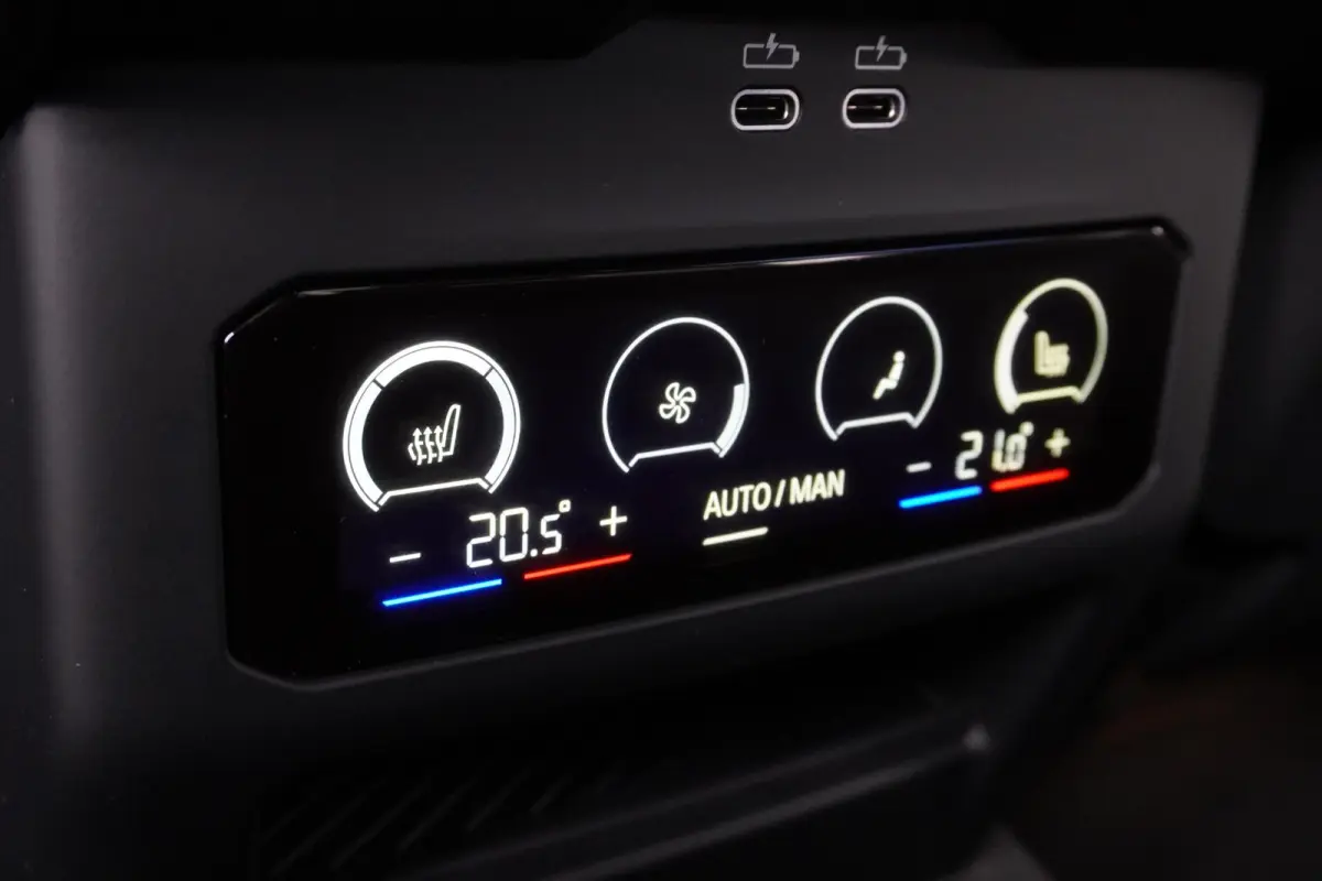 530e | SoH 100% | M Sportpakket Pro | Comfort Pack | Trekhaak met elektrisch wegklapbare kogel | Stoelventilatie voor beide voorstoelen | Harman Kardon HiFi Sound system | Driving Assistant 