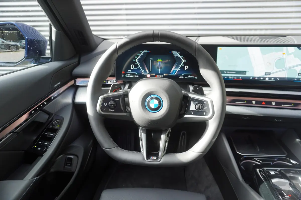 530e | SoH 100% | M Sportpakket Pro | Comfort Pack | Trekhaak met elektrisch wegklapbare kogel | Stoelventilatie voor beide voorstoelen | Harman Kardon HiFi Sound system | Driving Assistant 