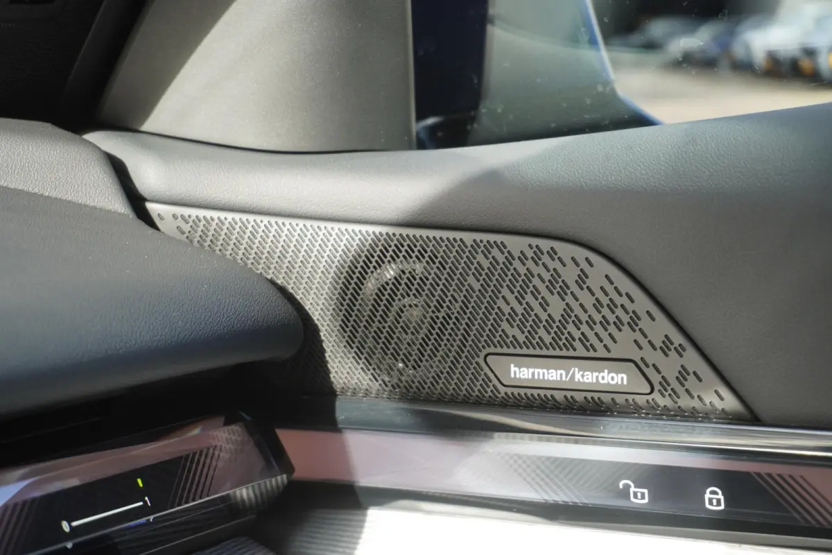 530e | SoH 100% | M Sportpakket Pro | Comfort Pack | Trekhaak met elektrisch wegklapbare kogel | Stoelventilatie voor beide voorstoelen | Harman Kardon HiFi Sound system | Driving Assistant 