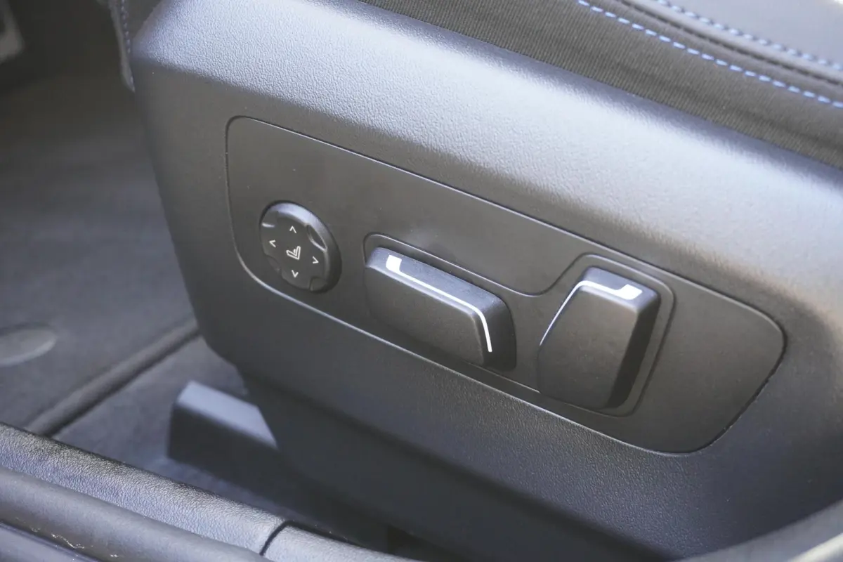 530e | SoH 100% | M Sportpakket Pro | Comfort Pack | Trekhaak met elektrisch wegklapbare kogel | Stoelventilatie voor beide voorstoelen | Harman Kardon HiFi Sound system | Driving Assistant 