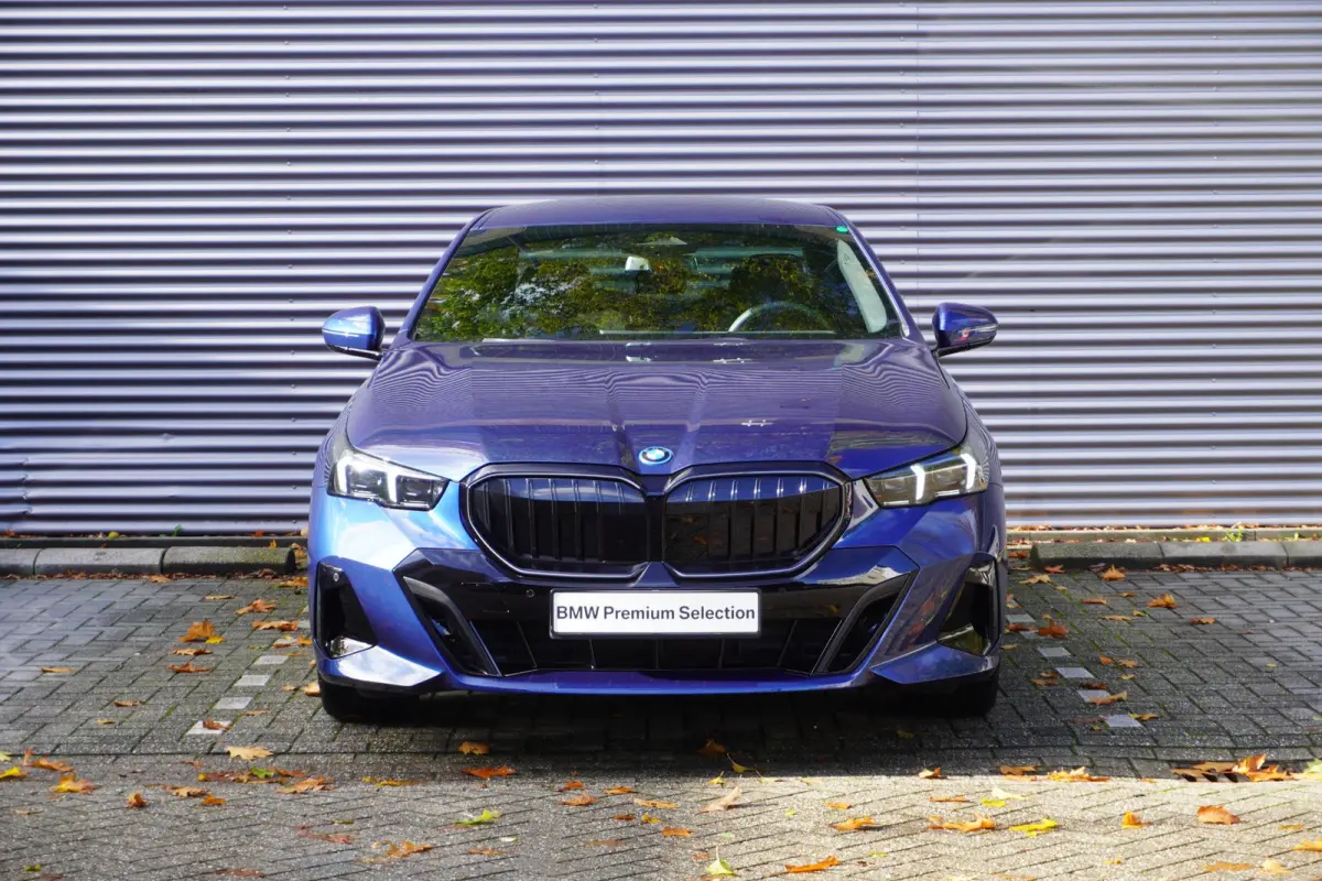 530e | SoH 100% | M Sportpakket Pro | Comfort Pack | Trekhaak met elektrisch wegklapbare kogel | Stoelventilatie voor beide voorstoelen | Harman Kardon HiFi Sound system | Driving Assistant 