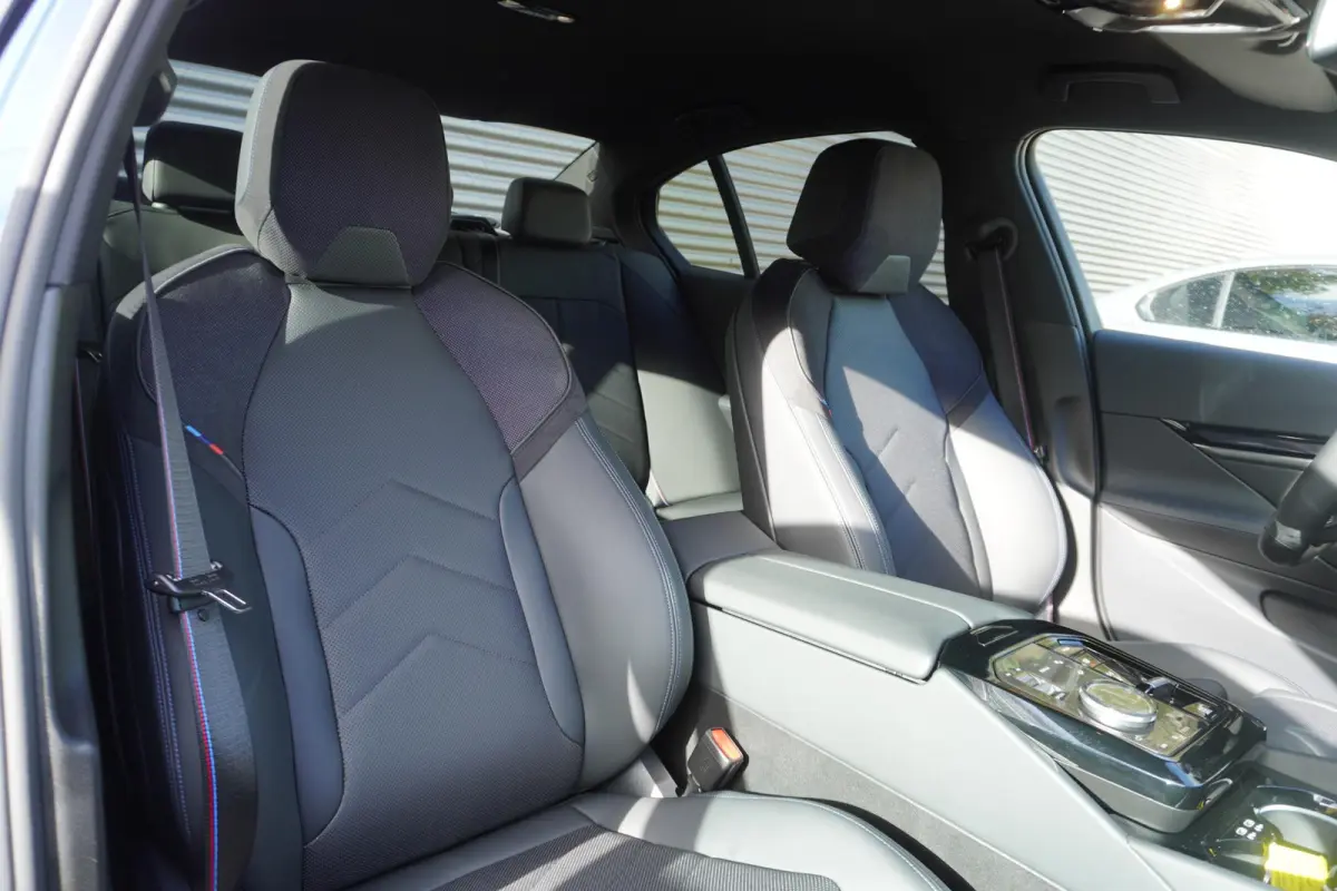 530e | SoH 100% | M Sportpakket Pro | Comfort Pack | Trekhaak met elektrisch wegklapbare kogel | Stoelventilatie voor beide voorstoelen | Harman Kardon HiFi Sound system | Driving Assistant 
