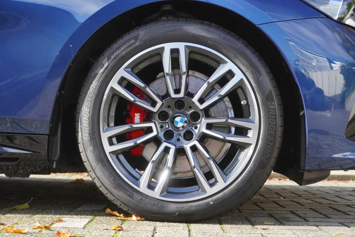 530e | SoH 100% | M Sportpakket Pro | Comfort Pack | Trekhaak met elektrisch wegklapbare kogel | Stoelventilatie voor beide voorstoelen | Harman Kardon HiFi Sound system | Driving Assistant 