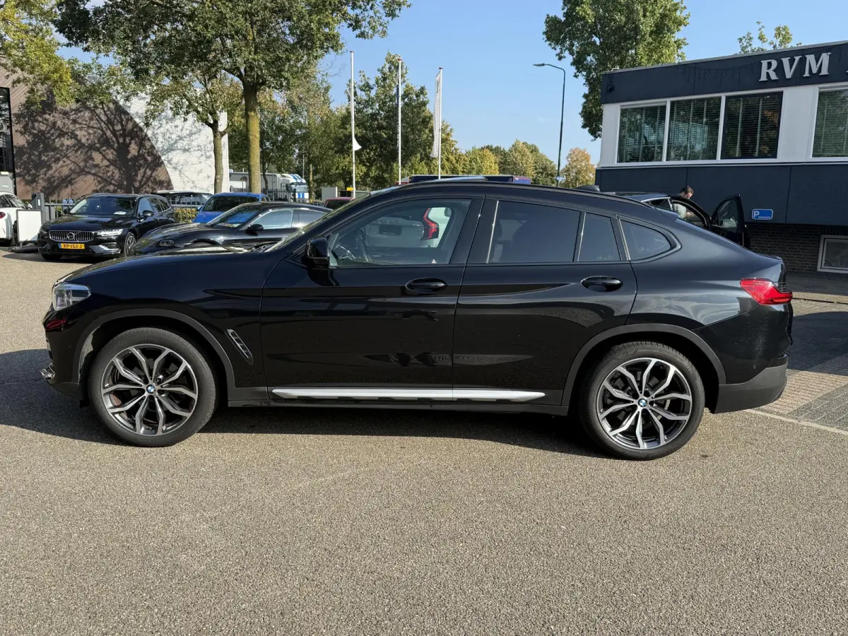 xDrive20i High Executive | MEMORY | ELEK. STOELEN | ELEK. ACHTERKLEP | TREKHAAK | ACHTERUITRIJCAMERA | PANORAMADAK |