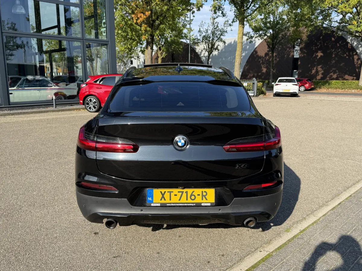 xDrive20i High Executive | MEMORY | ELEK. STOELEN | ELEK. ACHTERKLEP | TREKHAAK | ACHTERUITRIJCAMERA | PANORAMADAK |