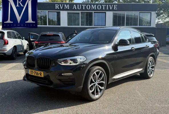 xDrive20i High Executive | MEMORY | ELEK. STOELEN | ELEK. ACHTERKLEP | TREKHAAK | ACHTERUITRIJCAMERA | PANORAMADAK |