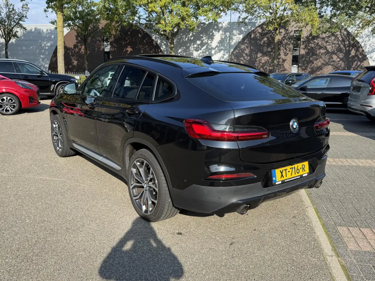 xDrive20i High Executive | MEMORY | ELEK. STOELEN | ELEK. ACHTERKLEP | TREKHAAK | ACHTERUITRIJCAMERA | PANORAMADAK |