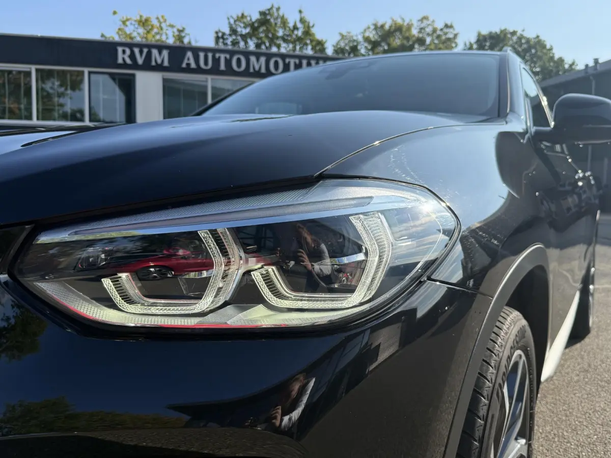 xDrive20i High Executive | MEMORY | ELEK. STOELEN | ELEK. ACHTERKLEP | TREKHAAK | ACHTERUITRIJCAMERA | PANORAMADAK |