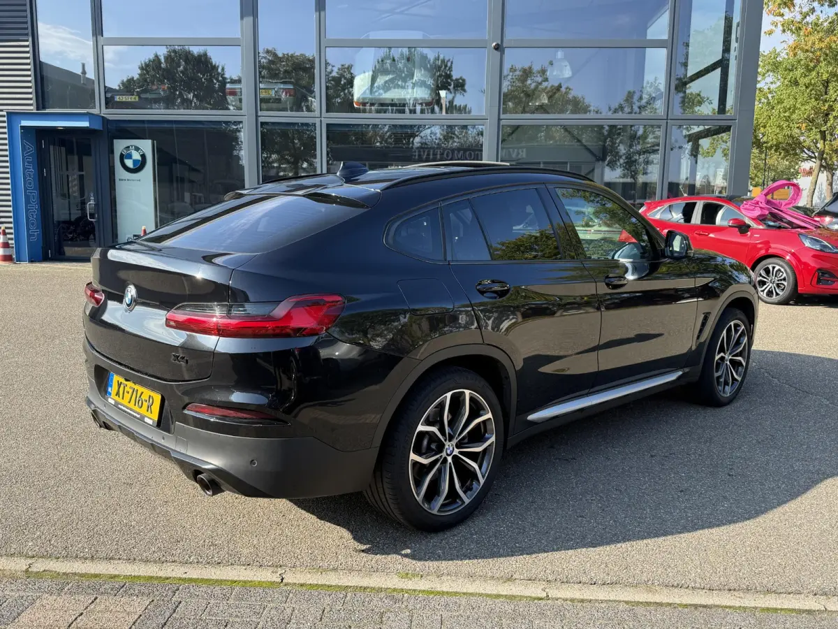 xDrive20i High Executive | MEMORY | ELEK. STOELEN | ELEK. ACHTERKLEP | TREKHAAK | ACHTERUITRIJCAMERA | PANORAMADAK |