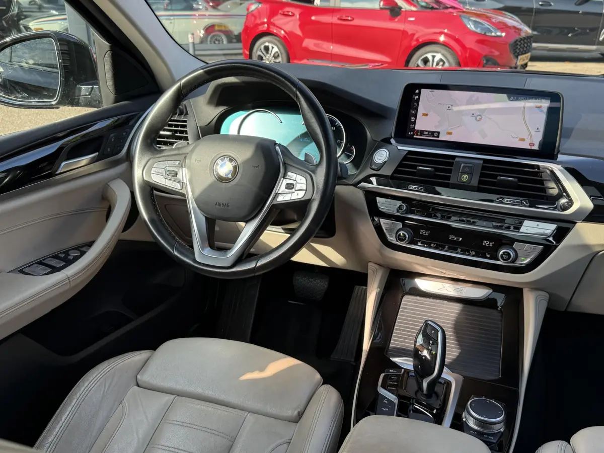 xDrive20i High Executive | MEMORY | ELEK. STOELEN | ELEK. ACHTERKLEP | TREKHAAK | ACHTERUITRIJCAMERA | PANORAMADAK |