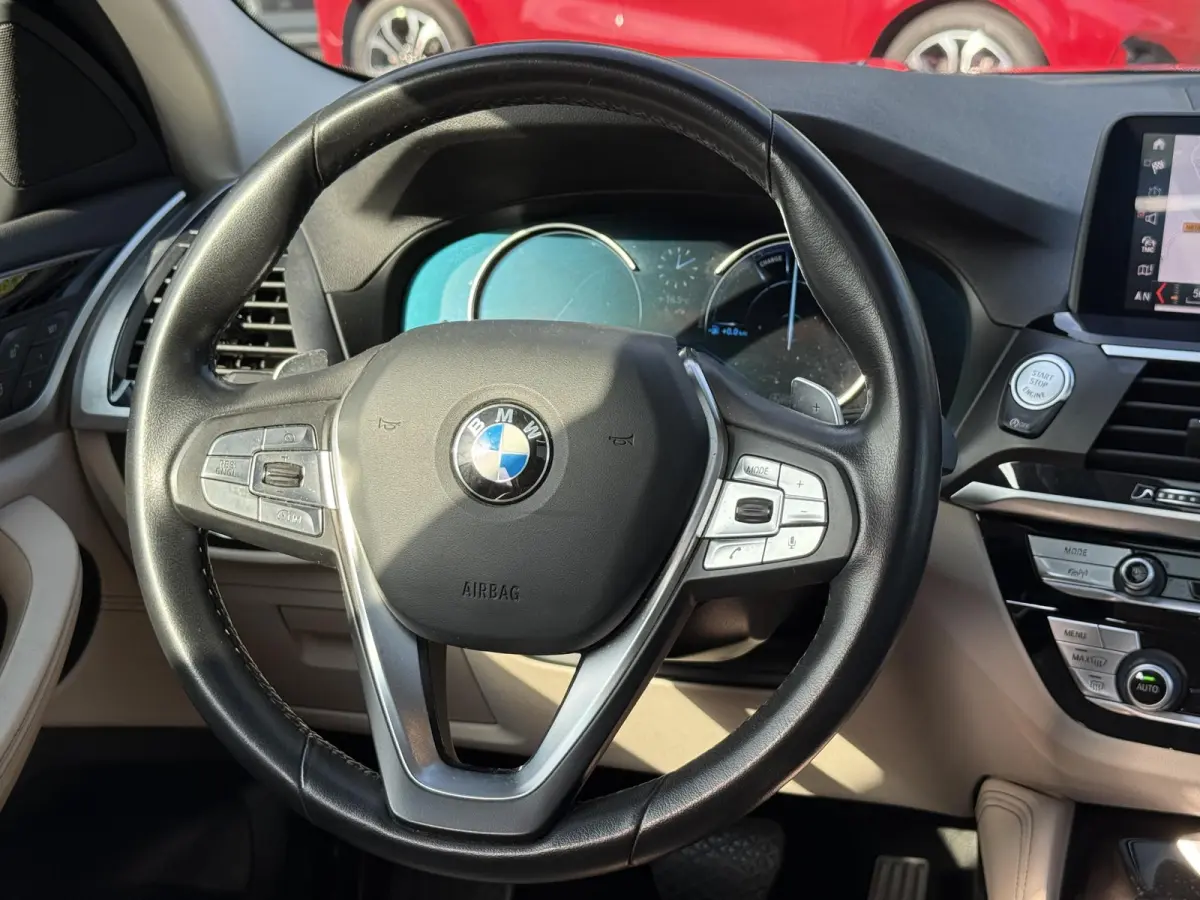 xDrive20i High Executive | MEMORY | ELEK. STOELEN | ELEK. ACHTERKLEP | TREKHAAK | ACHTERUITRIJCAMERA | PANORAMADAK |