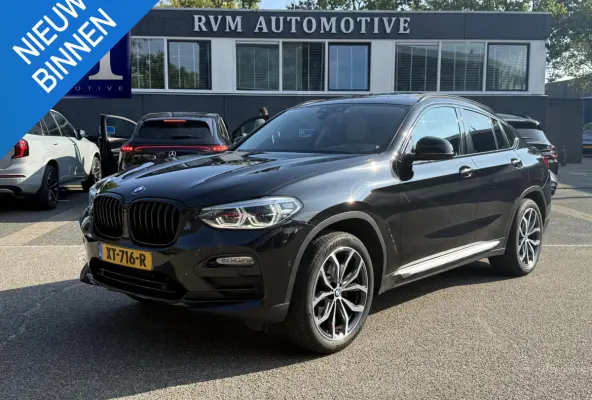 xDrive20i High Executive | MEMORY | ELEK. STOELEN | ELEK. ACHTERKLEP | TREKHAAK | ACHTERUITRIJCAMERA | PANORAMADAK |