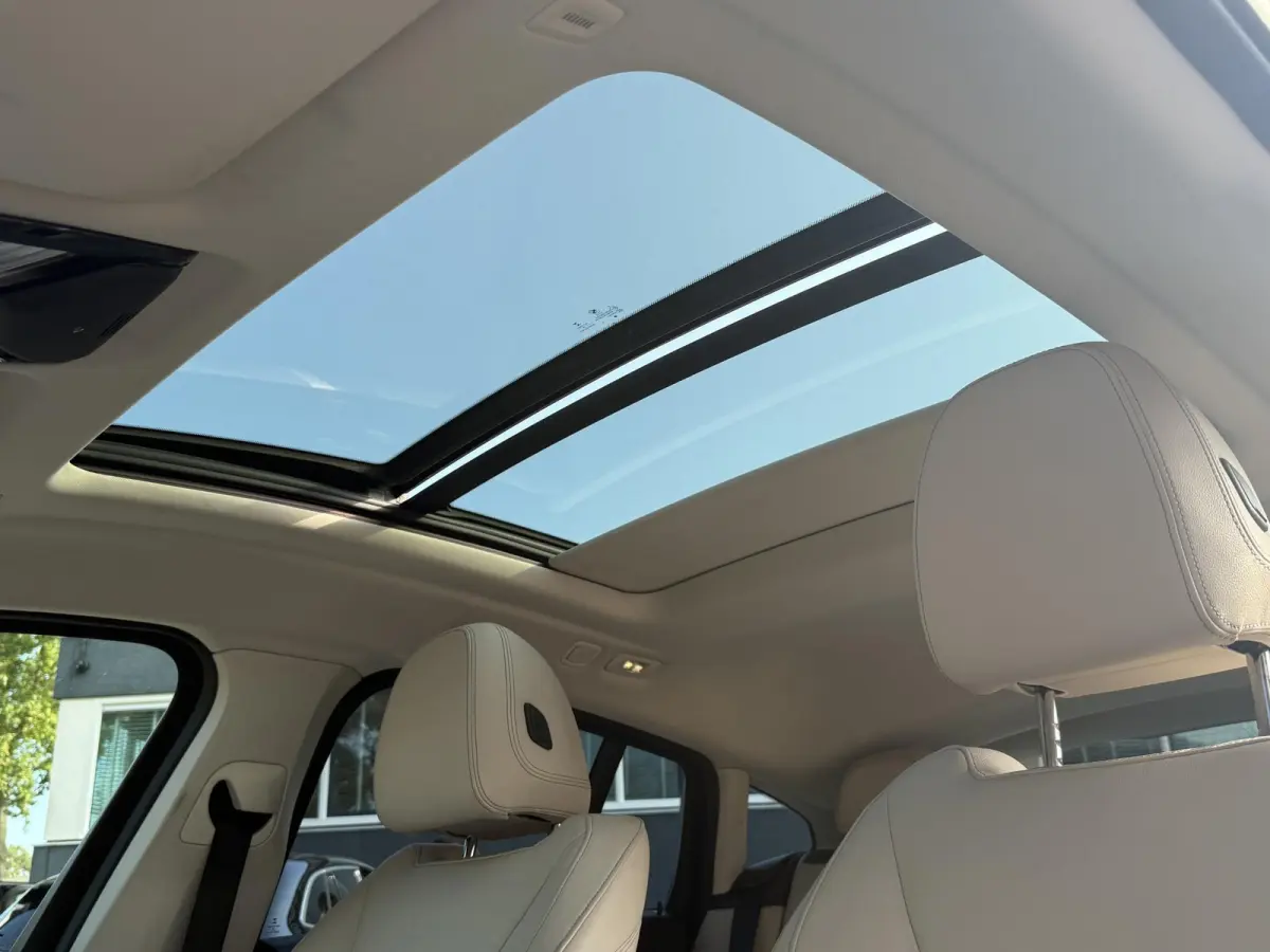 xDrive20i High Executive | MEMORY | ELEK. STOELEN | ELEK. ACHTERKLEP | TREKHAAK | ACHTERUITRIJCAMERA | PANORAMADAK |