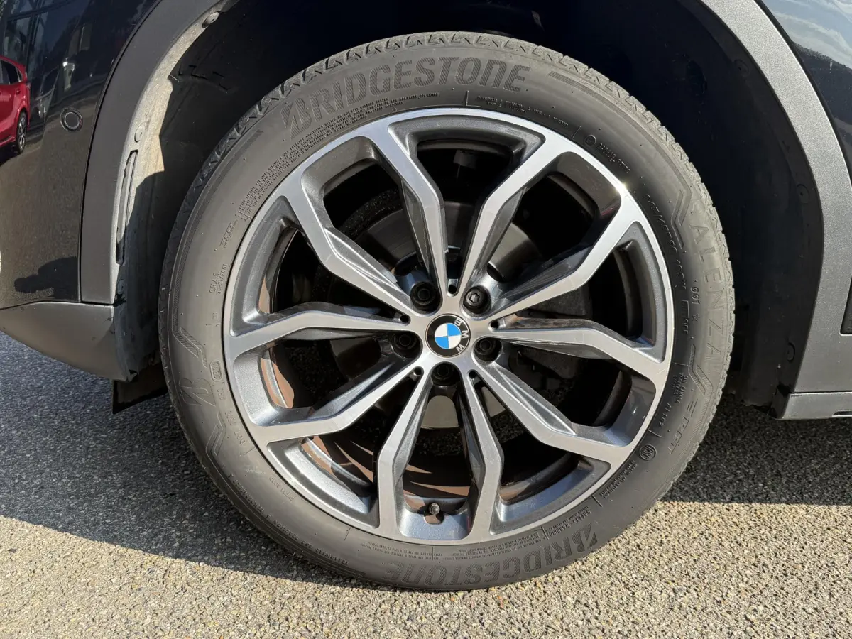 xDrive20i High Executive | MEMORY | ELEK. STOELEN | ELEK. ACHTERKLEP | TREKHAAK | ACHTERUITRIJCAMERA | PANORAMADAK |