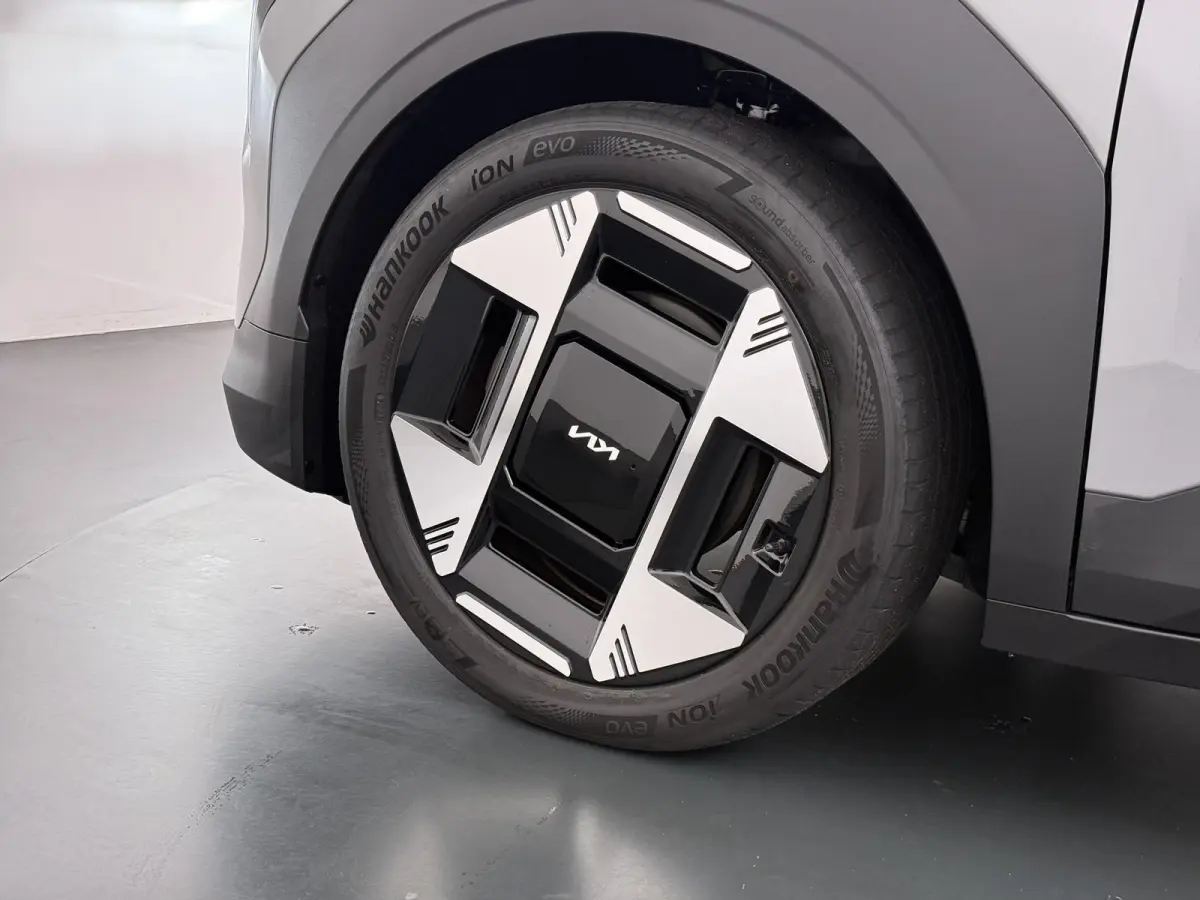 Plus Advanced 58.3 kWh SOH 100% | HARMAN KARDON | DODE HOEK | ELEK. STOELEN | STOEL + STUURVERWARMING | ADAP. CRUISE | ACHTERUITRIJCAMERA | PANO | FABRIEKS GARANTIE TOT 01-2032 | NET ONDERHO