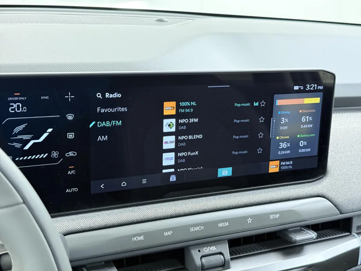 Plus Advanced 58.3 kWh SOH 100% | HARMAN KARDON | DODE HOEK | ELEK. STOELEN | STOEL + STUURVERWARMING | ADAP. CRUISE | ACHTERUITRIJCAMERA | PANO | FABRIEKS GARANTIE TOT 01-2032 | NET ONDERHO