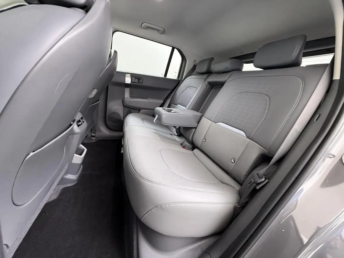 Plus Advanced 58.3 kWh SOH 100% | HARMAN KARDON | DODE HOEK | ELEK. STOELEN | STOEL + STUURVERWARMING | ADAP. CRUISE | ACHTERUITRIJCAMERA | PANO | FABRIEKS GARANTIE TOT 01-2032 | NET ONDERHO
