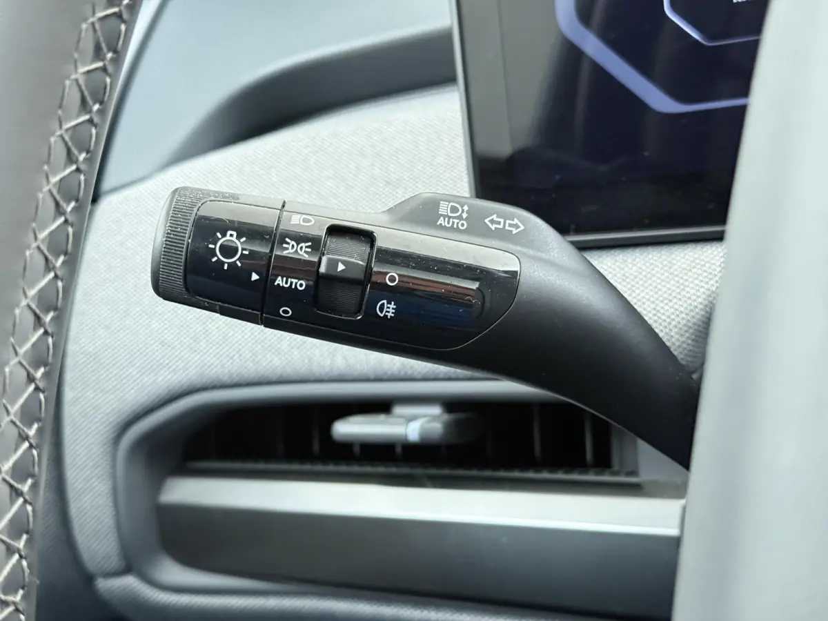 Plus Advanced 58.3 kWh SOH 100% | HARMAN KARDON | DODE HOEK | ELEK. STOELEN | STOEL + STUURVERWARMING | ADAP. CRUISE | ACHTERUITRIJCAMERA | PANO | FABRIEKS GARANTIE TOT 01-2032 | NET ONDERHO