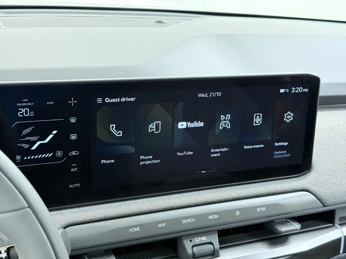 Plus Advanced 58.3 kWh SOH 100% | HARMAN KARDON | DODE HOEK | ELEK. STOELEN | STOEL + STUURVERWARMING | ADAP. CRUISE | ACHTERUITRIJCAMERA | PANO | FABRIEKS GARANTIE TOT 01-2032 | NET ONDERHO