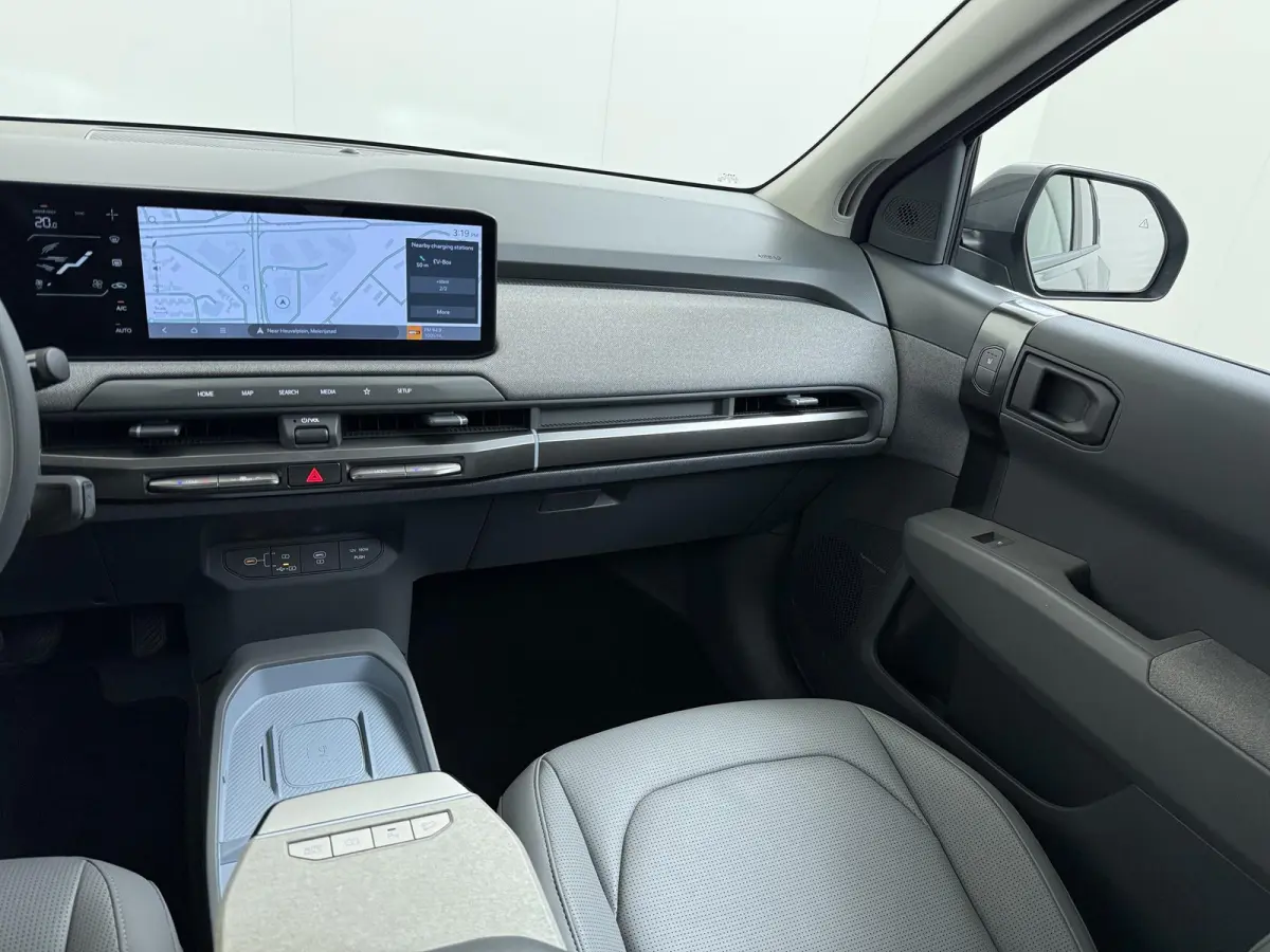 Plus Advanced 58.3 kWh SOH 100% | HARMAN KARDON | DODE HOEK | ELEK. STOELEN | STOEL + STUURVERWARMING | ADAP. CRUISE | ACHTERUITRIJCAMERA | PANO | FABRIEKS GARANTIE TOT 01-2032 | NET ONDERHO