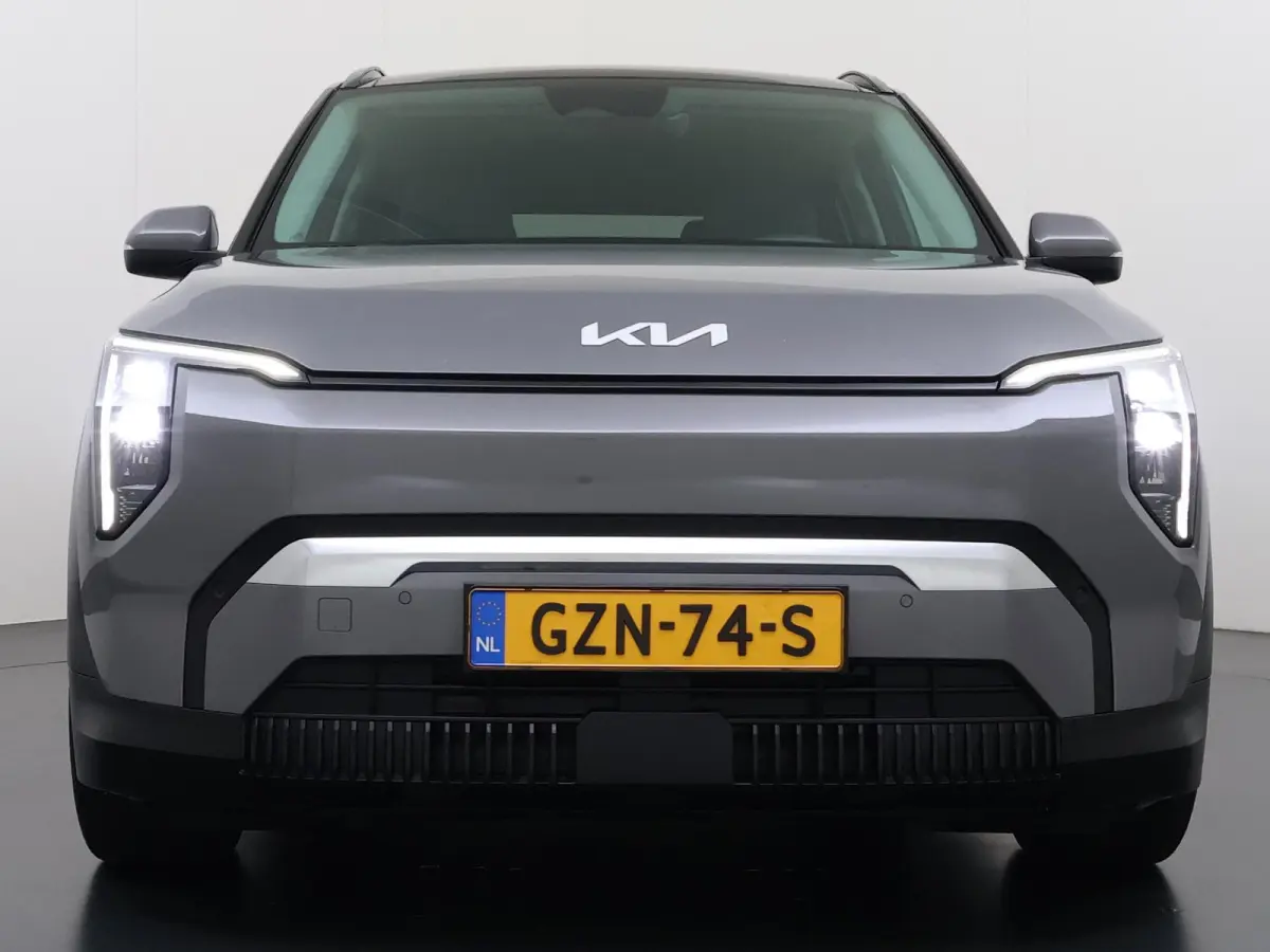 Plus Advanced 58.3 kWh SOH 100% | HARMAN KARDON | DODE HOEK | ELEK. STOELEN | STOEL + STUURVERWARMING | ADAP. CRUISE | ACHTERUITRIJCAMERA | PANO | FABRIEKS GARANTIE TOT 01-2032 | NET ONDERHO
