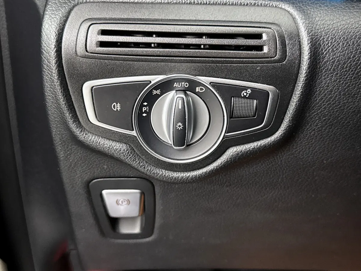 300d Lang DC Avantgarde AMG line Leder Camera Navigatie Trekhaak afneembaar Dubbele cabine
