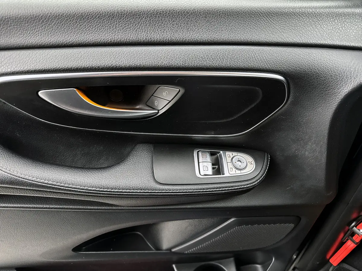 300d Lang DC Avantgarde AMG line Leder Camera Navigatie Trekhaak afneembaar Dubbele cabine