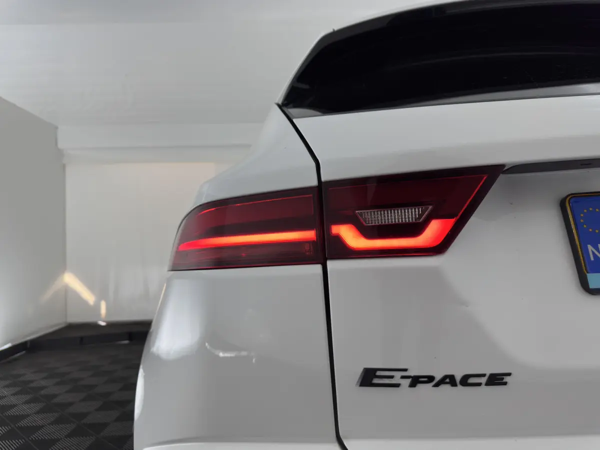 1.5 P300e AWD R-Dynamic HSE (Plug-in) {SoH-99%} (INCL-BTW) *LEATHER | FULL-LED | MEMORY-PACK | MERIDIAN-SOUND | BLINDSPOT | CAMERA | NAVI-FULLMAP | HEATED-SPORTSEATS | DAB+ | KEYLESS | ECC |