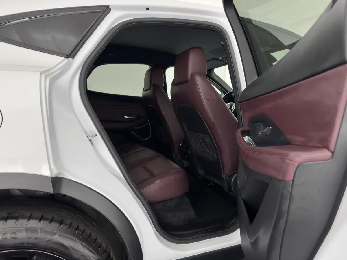1.5 P300e AWD R-Dynamic HSE (Plug-in) {SoH-99%} (INCL-BTW) *LEATHER | FULL-LED | MEMORY-PACK | MERIDIAN-SOUND | BLINDSPOT | CAMERA | NAVI-FULLMAP | HEATED-SPORTSEATS | DAB+ | KEYLESS | ECC |