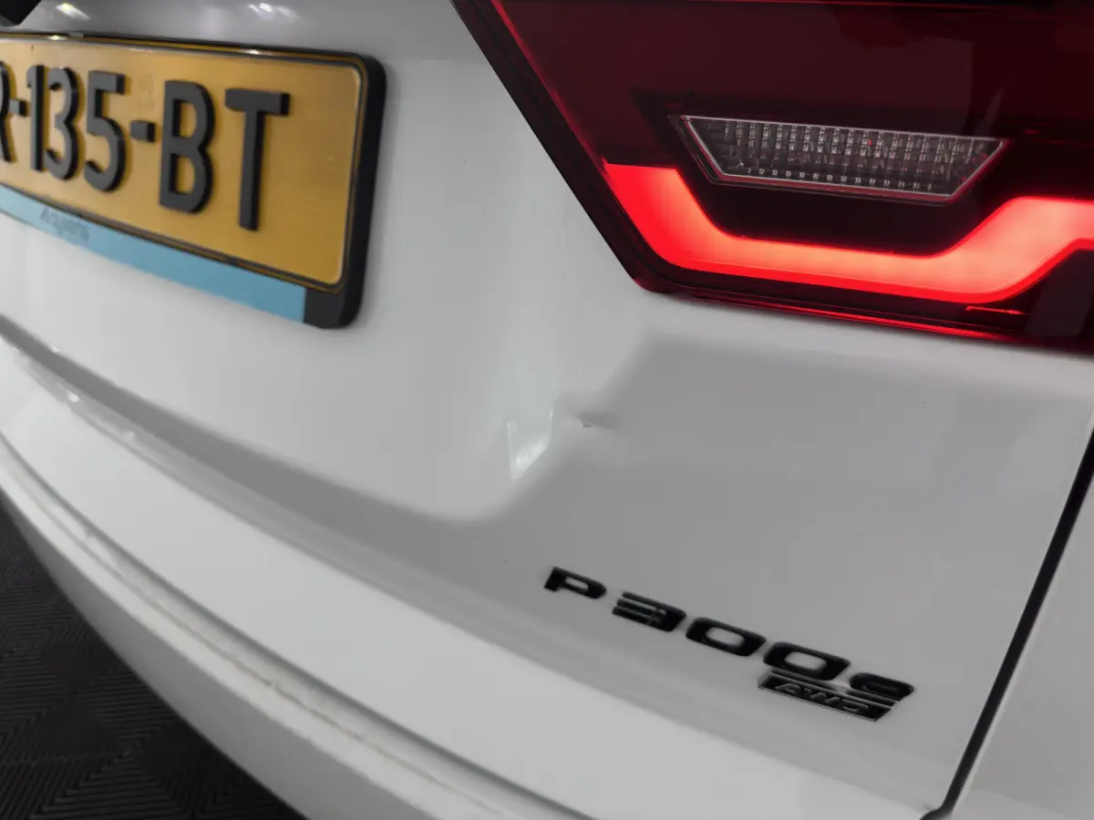 1.5 P300e AWD R-Dynamic HSE (Plug-in) {SoH-99%} (INCL-BTW) *LEATHER | FULL-LED | MEMORY-PACK | MERIDIAN-SOUND | BLINDSPOT | CAMERA | NAVI-FULLMAP | HEATED-SPORTSEATS | DAB+ | KEYLESS | ECC |