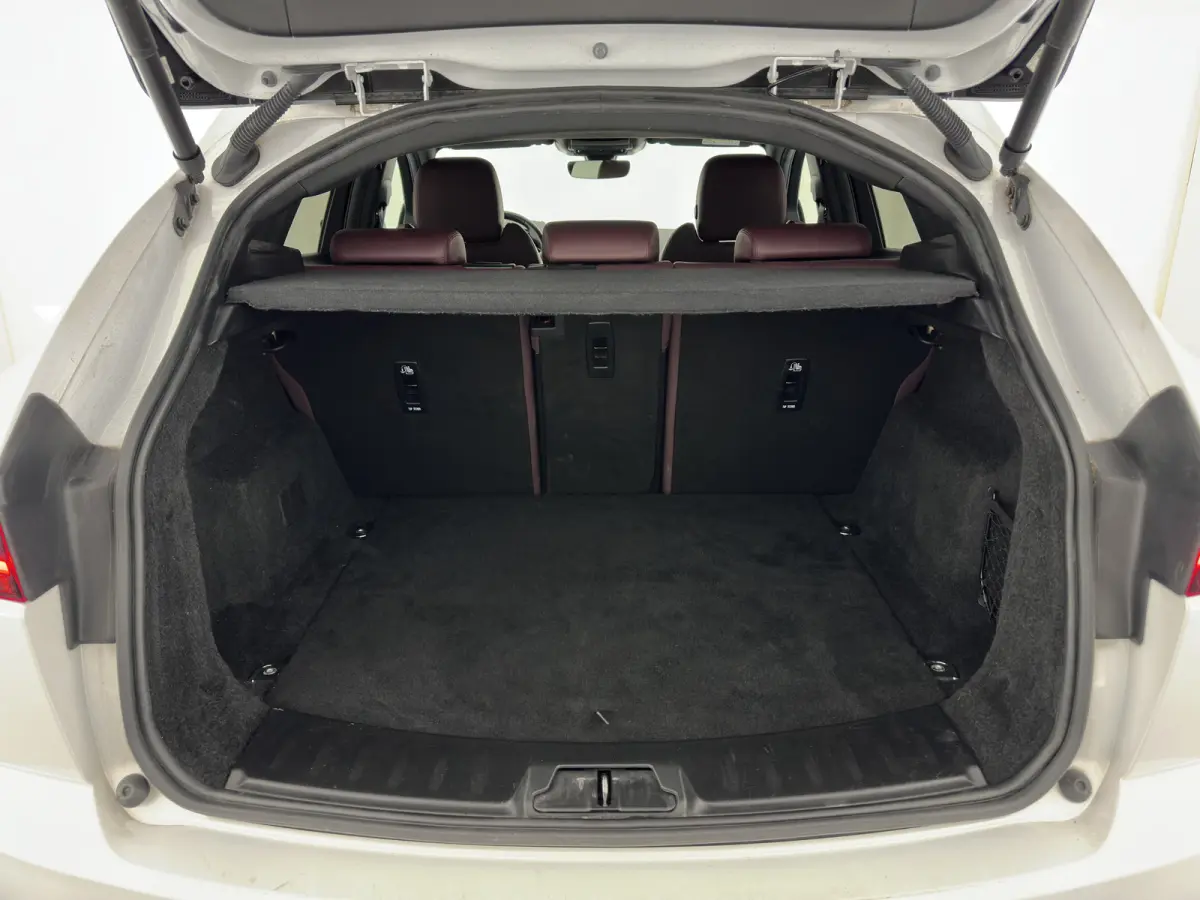 1.5 P300e AWD R-Dynamic HSE (Plug-in) {SoH-99%} (INCL-BTW) *LEATHER | FULL-LED | MEMORY-PACK | MERIDIAN-SOUND | BLINDSPOT | CAMERA | NAVI-FULLMAP | HEATED-SPORTSEATS | DAB+ | KEYLESS | ECC |