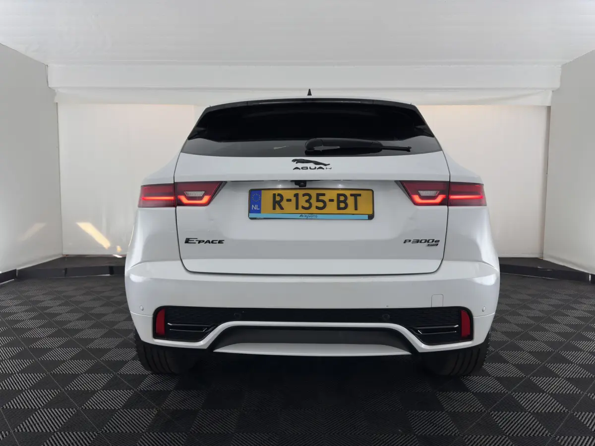 1.5 P300e AWD R-Dynamic HSE (Plug-in) {SoH-99%} (INCL-BTW) *LEATHER | FULL-LED | MEMORY-PACK | MERIDIAN-SOUND | BLINDSPOT | CAMERA | NAVI-FULLMAP | HEATED-SPORTSEATS | DAB+ | KEYLESS | ECC |