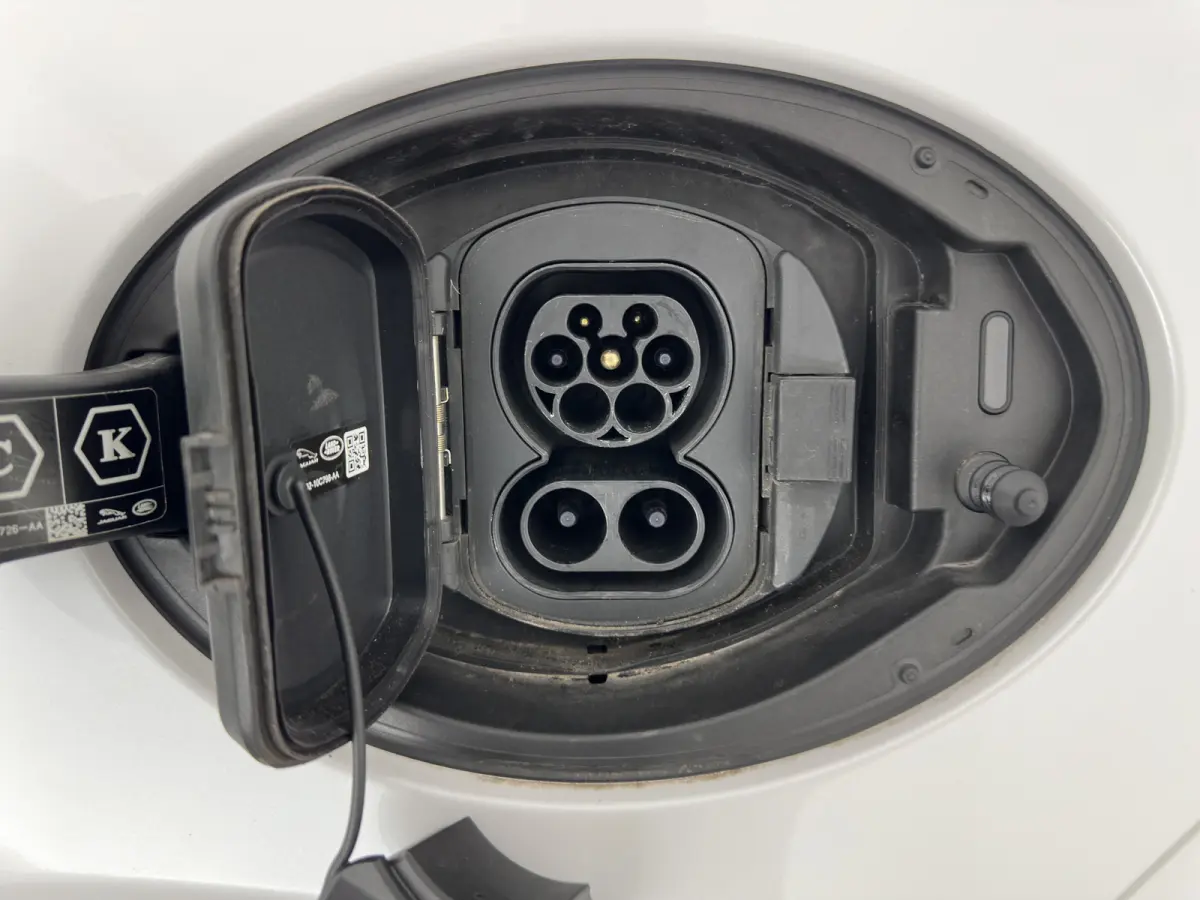 1.5 P300e AWD R-Dynamic HSE (Plug-in) {SoH-99%} (INCL-BTW) *LEATHER | FULL-LED | MEMORY-PACK | MERIDIAN-SOUND | BLINDSPOT | CAMERA | NAVI-FULLMAP | HEATED-SPORTSEATS | DAB+ | KEYLESS | ECC |
