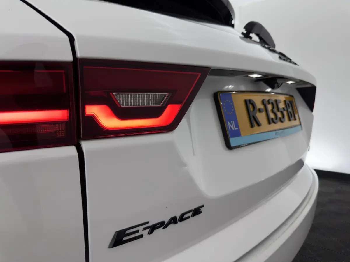 1.5 P300e AWD R-Dynamic HSE (Plug-in) {SoH-99%} (INCL-BTW) *LEATHER | FULL-LED | MEMORY-PACK | MERIDIAN-SOUND | BLINDSPOT | CAMERA | NAVI-FULLMAP | HEATED-SPORTSEATS | DAB+ | KEYLESS | ECC |