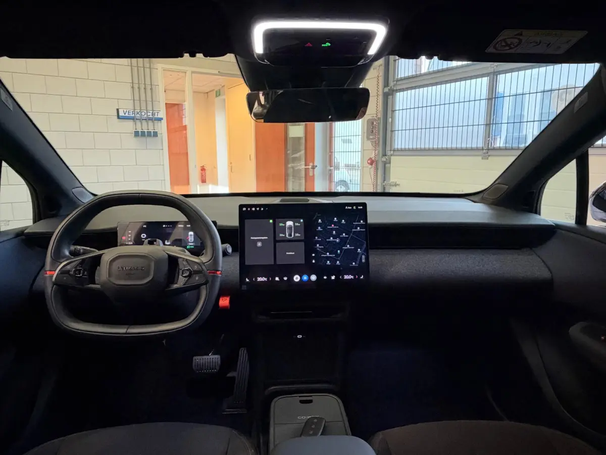 Core 66 kWh Stoelverwarming, Apple CarPlay, Achteruitrijcamera, Panoramadak, Elektrische Achterklep
