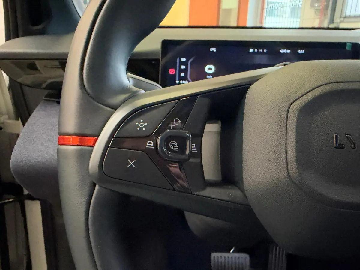 Core 66 kWh Stoelverwarming, Apple CarPlay, Achteruitrijcamera, Panoramadak, Elektrische Achterklep