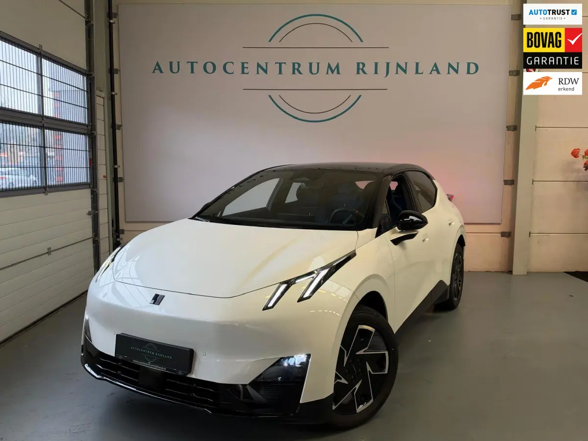 Core 66 kWh Stoelverwarming, Apple CarPlay, Achteruitrijcamera, Panoramadak, Elektrische Achterklep