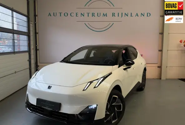 Core 66 kWh Stoelverwarming, Apple CarPlay, Achteruitrijcamera, Panoramadak, Elektrische Achterklep