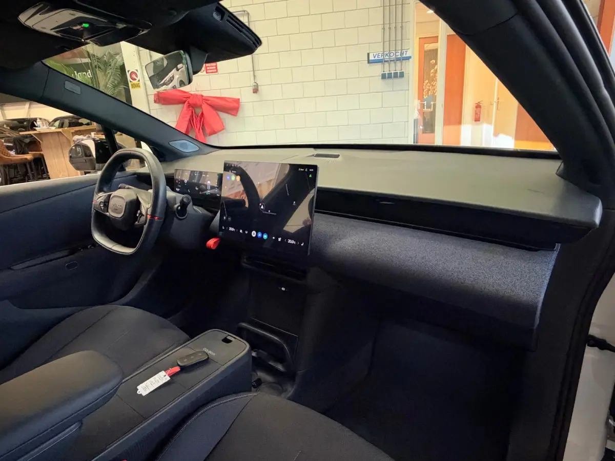 Core 66 kWh Stoelverwarming, Apple CarPlay, Achteruitrijcamera, Panoramadak, Elektrische Achterklep