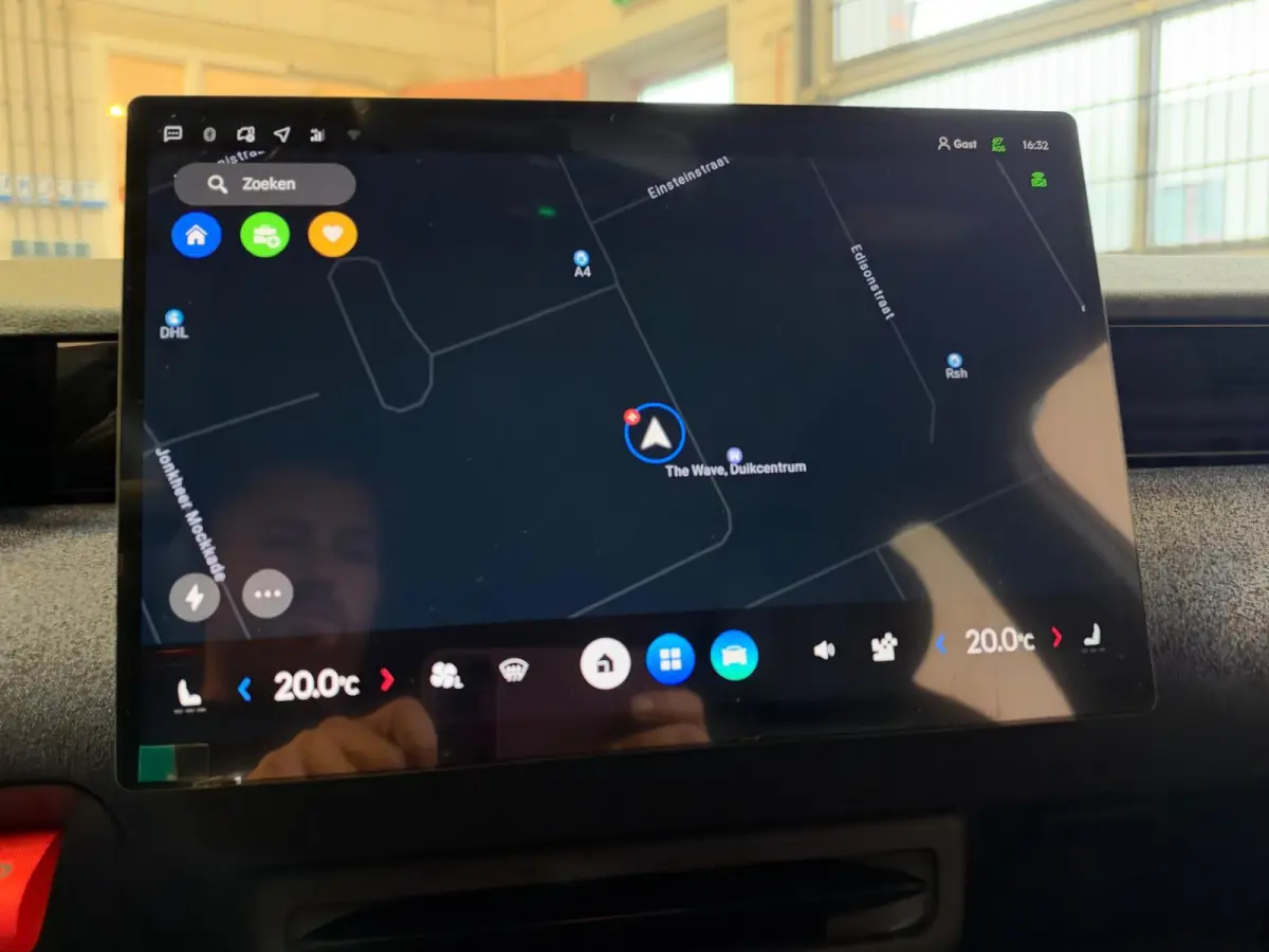 Core 66 kWh Stoelverwarming, Apple CarPlay, Achteruitrijcamera, Panoramadak, Elektrische Achterklep