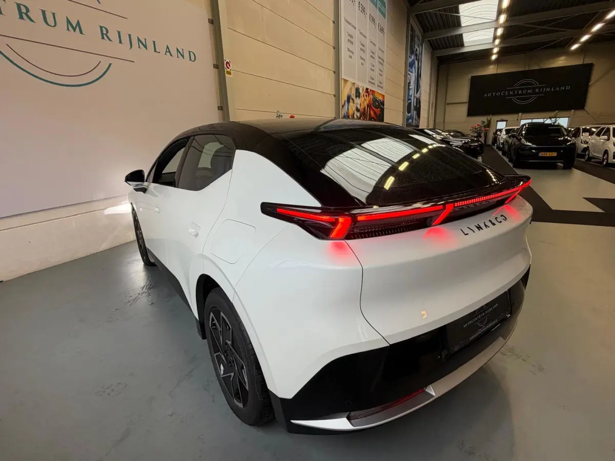 Core 66 kWh Stoelverwarming, Apple CarPlay, Achteruitrijcamera, Panoramadak, Elektrische Achterklep