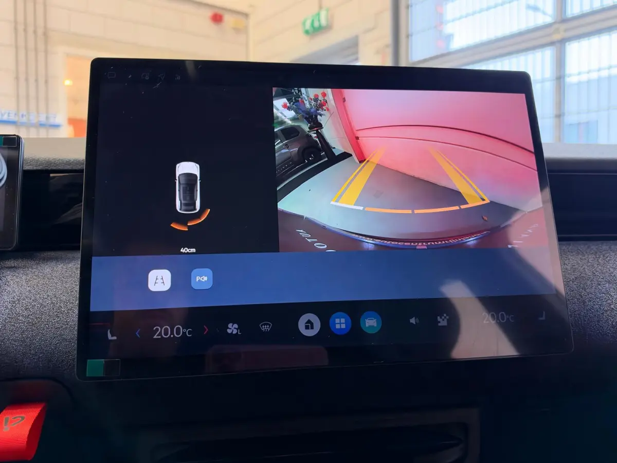 Core 66 kWh Stoelverwarming, Apple CarPlay, Achteruitrijcamera, Panoramadak, Elektrische Achterklep