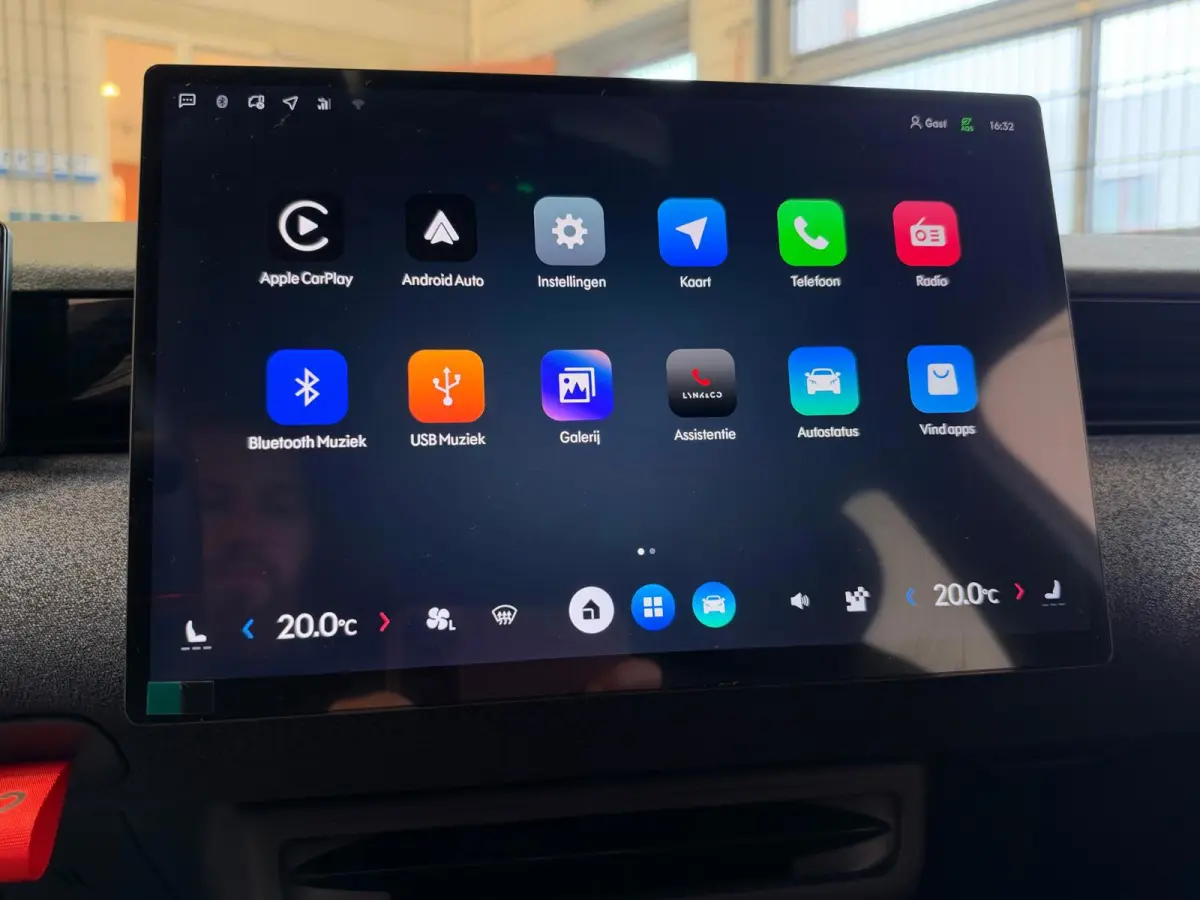 Core 66 kWh Stoelverwarming, Apple CarPlay, Achteruitrijcamera, Panoramadak, Elektrische Achterklep