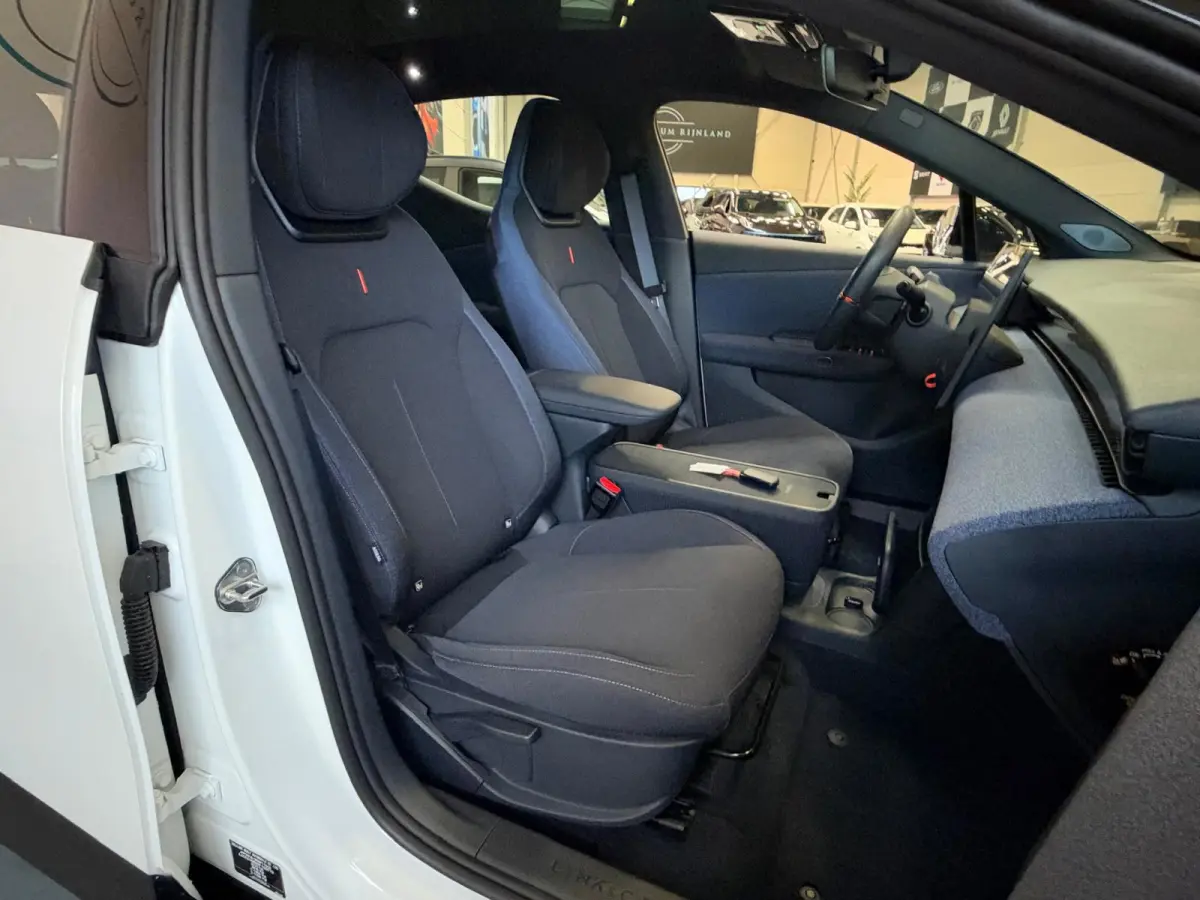 Core 66 kWh Stoelverwarming, Apple CarPlay, Achteruitrijcamera, Panoramadak, Elektrische Achterklep