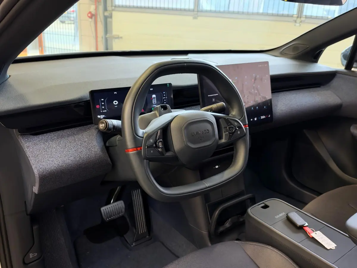 Core 66 kWh Stoelverwarming, Apple CarPlay, Achteruitrijcamera, Panoramadak, Elektrische Achterklep