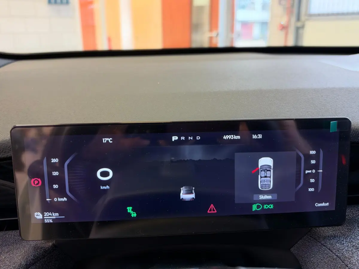 Core 66 kWh Stoelverwarming, Apple CarPlay, Achteruitrijcamera, Panoramadak, Elektrische Achterklep