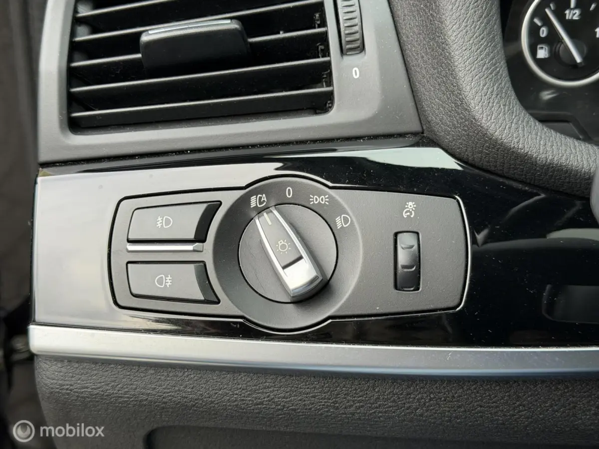 xDrive20i LCi High Executive M-Sport ORG NED Panoramdak